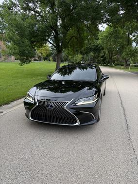 Black 2019 Lexus ES 300h Ultra Luxury