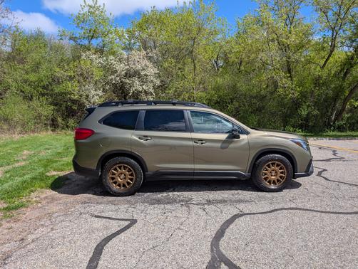 Green 2023 Subaru Ascent Onyx Edition Limited 7-Passenger