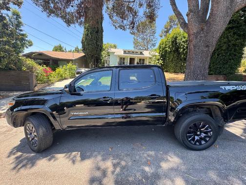 Black 2016 Toyota Tacoma TRD Sport