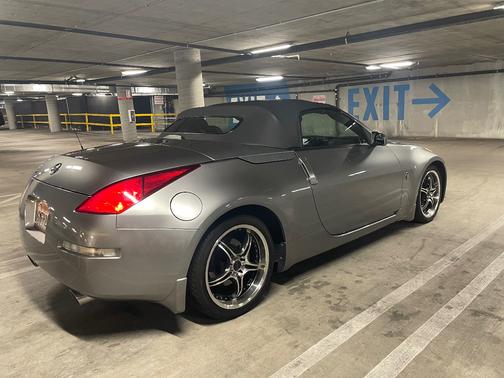 Gray 2005 Nissan 350Z Touring