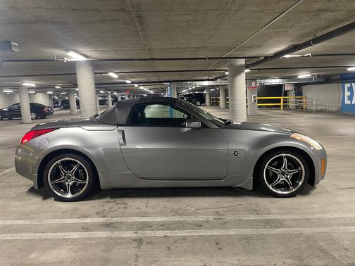 Gray 2005 Nissan 350Z Touring