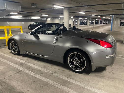 Gray 2005 Nissan 350Z Touring