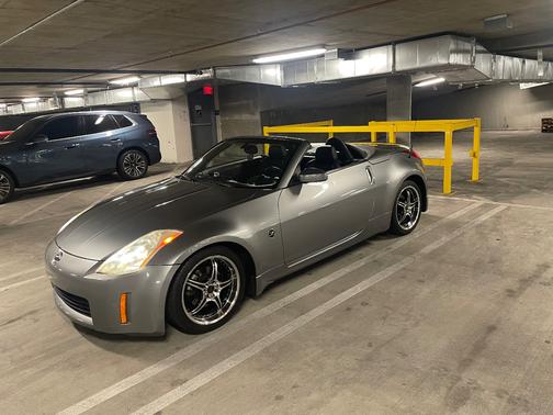 Gray 2005 Nissan 350Z Touring