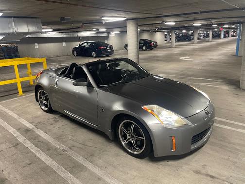 Gray 2005 Nissan 350Z Touring