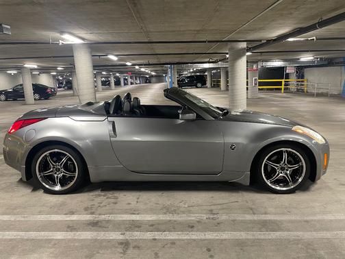 Gray 2005 Nissan 350Z Touring