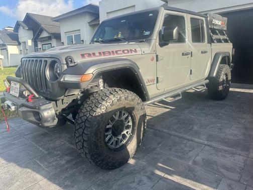 Gray 2023 Jeep Gladiator Rubicon