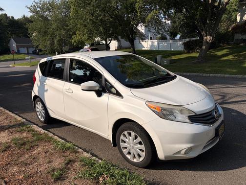 White 2016 Nissan Versa Note SV