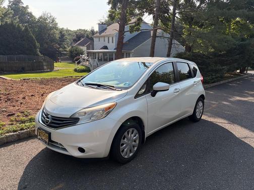White 2016 Nissan Versa Note SV
