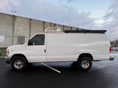2009 Ford E350 Super Duty Base
