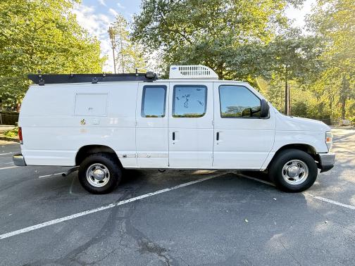 2009 Ford E350 Super Duty Base