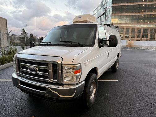 2009 Ford E350 Super Duty Base