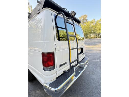 2009 Ford E350 Super Duty Base