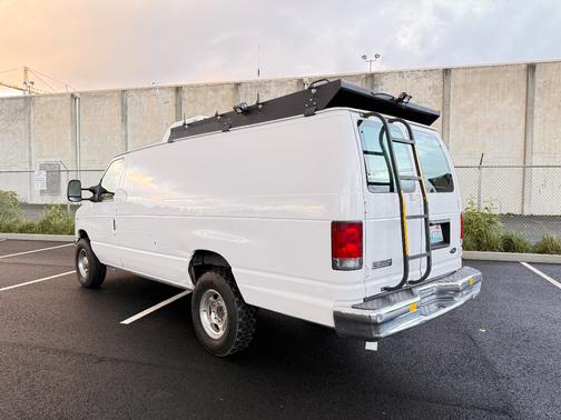 2009 Ford E350 Super Duty Base