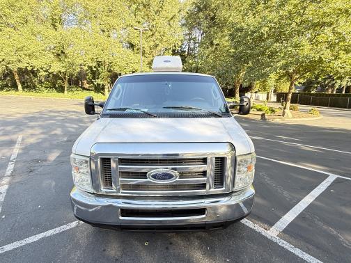 2009 Ford E350 Super Duty Base