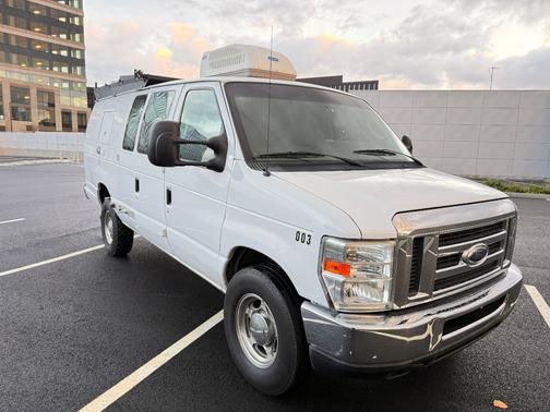 2009 Ford E350 Super Duty Base