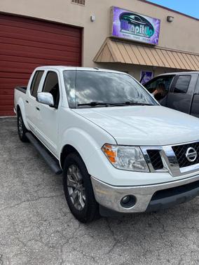 White 2019 Nissan Frontier SL