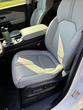 White 2025 Honda Pilot EX-L AWD