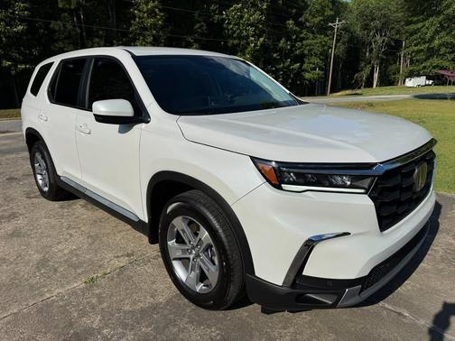 White 2025 Honda Pilot EX-L AWD