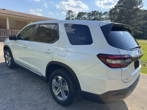 White 2025 Honda Pilot EX-L AWD