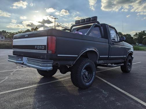 Black 1994 Ford F-150 XL
