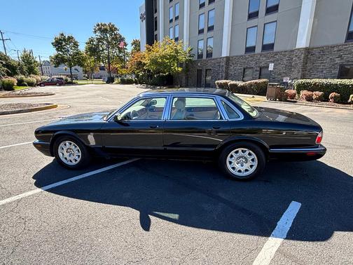 Black 2001 Jaguar XJ8 Base