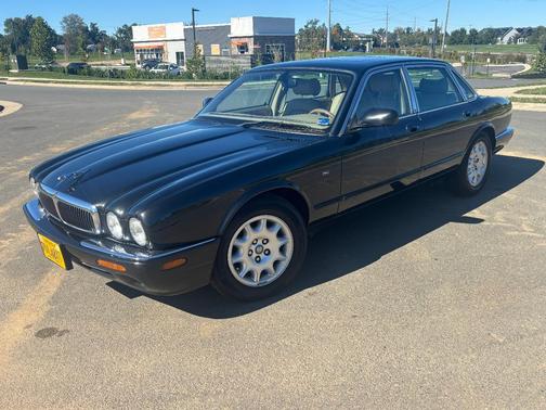 Black 2001 Jaguar XJ8 Base