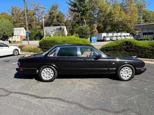Black 2001 Jaguar XJ8 Base