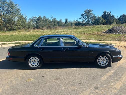 Black 2001 Jaguar XJ8 Base