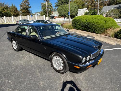 Black 2001 Jaguar XJ8 Base