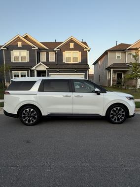 2024 Kia Carnival EX