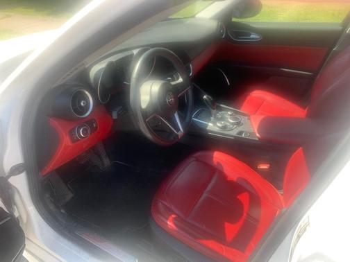 White 2019 Alfa Romeo Giulia Base