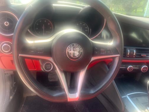 White 2019 Alfa Romeo Giulia Base