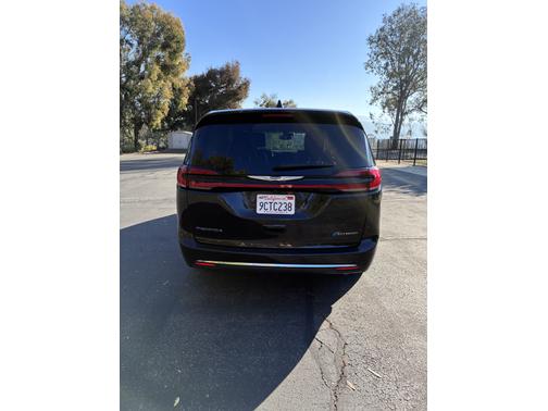 2022 Chrysler Pacifica Hybrid Touring L