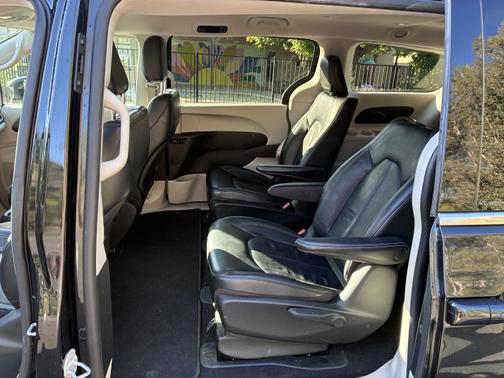 2022 Chrysler Pacifica Hybrid Touring L