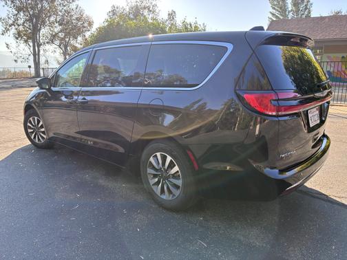 2022 Chrysler Pacifica Hybrid Touring L
