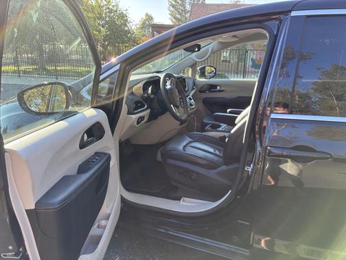 2022 Chrysler Pacifica Hybrid Touring L