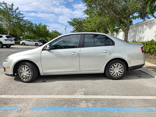 Silver 2010 Volkswagen Jetta S