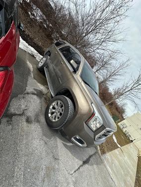 Gold 2016 GMC Yukon SLE
