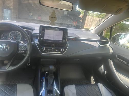 Silver 2022 Toyota Corolla LE