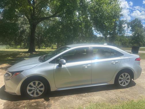 Silver 2022 Toyota Corolla LE