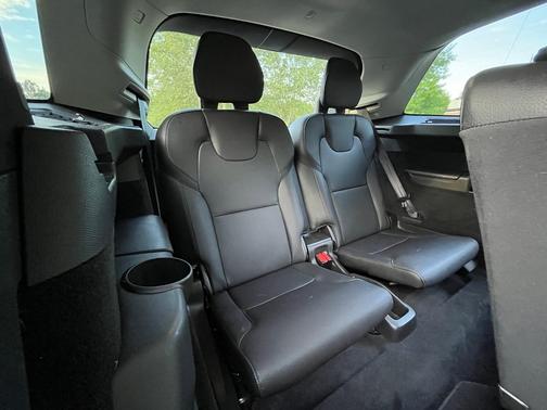 Gray 2019 Volvo XC90 T5 Momentum