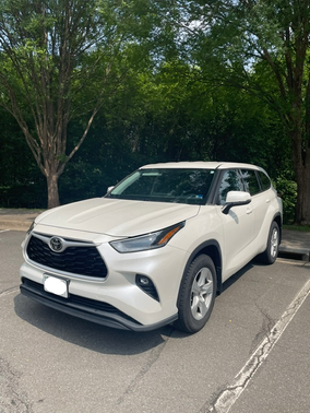 White 2021 Toyota Highlander LE