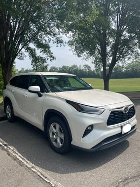 White 2021 Toyota Highlander LE