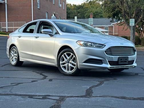 Silver 2014 Ford Fusion SE