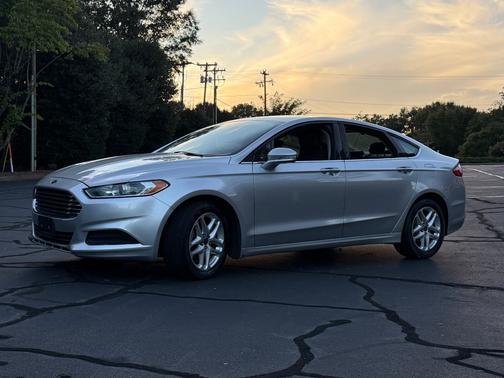 Silver 2014 Ford Fusion SE