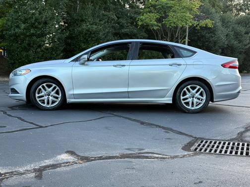 Silver 2014 Ford Fusion SE