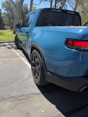 Blue 2026 Rivian R1T Dual Motor Max Pack