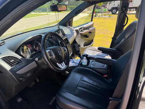 Black 2016 Dodge Grand Caravan R/T