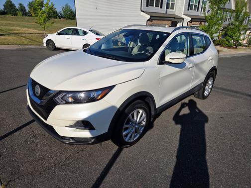 White 2020 Nissan Rogue Sport SV