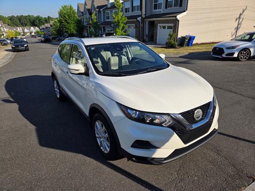 White 2020 Nissan Rogue Sport SV